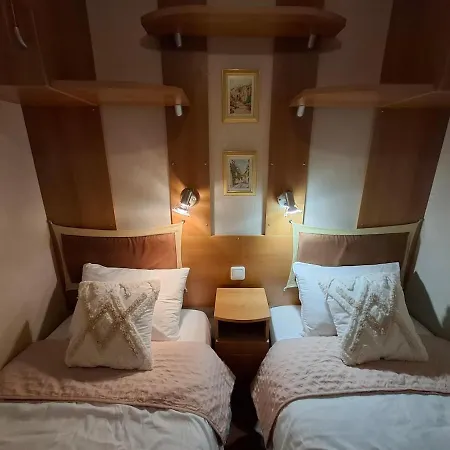 Mobilhome Paisible Et Verdoyant Campsite